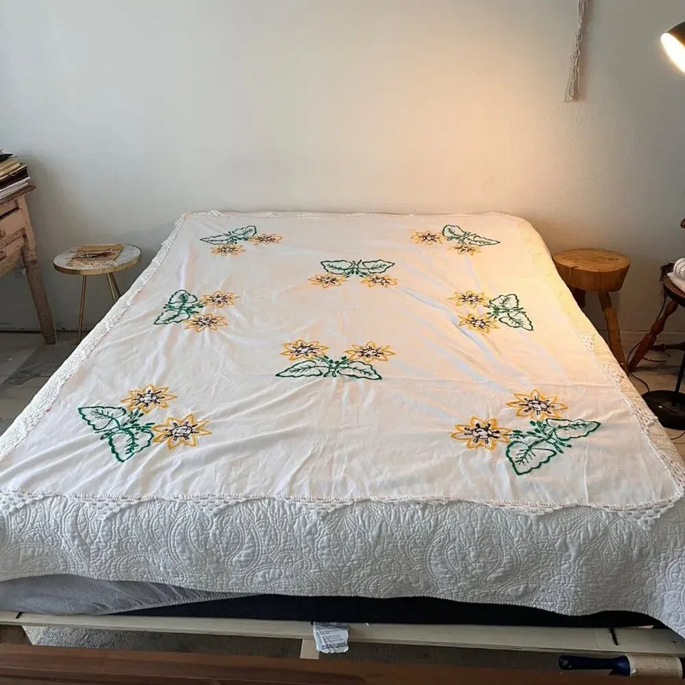 Vintage  handmade multicolor Flora  Embroidery  TableCloth